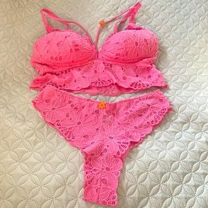 Bubble gum pink Penti bralette and underwear - gorgeous NWOT